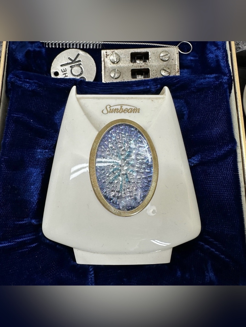 Vintage 1960s Lady Sunbeam Electric Shaver Built In Light Case Cord